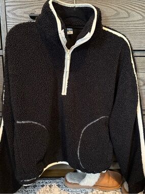 Old Navy Black Sherpa Quarter-Zip Pullover with Contrast Trim